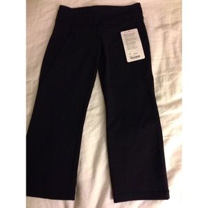 COPY - Lulu lemon black crops